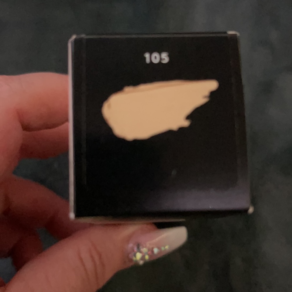 Fenty 105 Pro Filt’r Soft Matte Longwear Liquid Foundation - Picture 3 of 5
